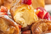Cheesecake Egg Rolls: Crispy Dessert Rolls with Creamy Filling