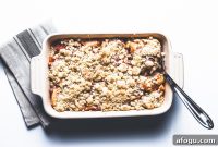 Classic Apple and Rhubarb Crumble Recipe for Spring Baking