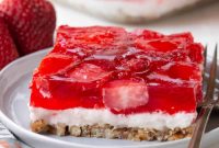 Strawberry Pretzel Salad Recipe with Creamy Filling and Crunch