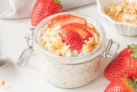 Strawberry Cheesecake Overnight Oats Recipe for Creamy Make-Ahead Breakfast