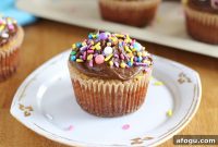 Vanilla Cupcakes with Chocolate Frosting Recipe for Moist, Light Treats