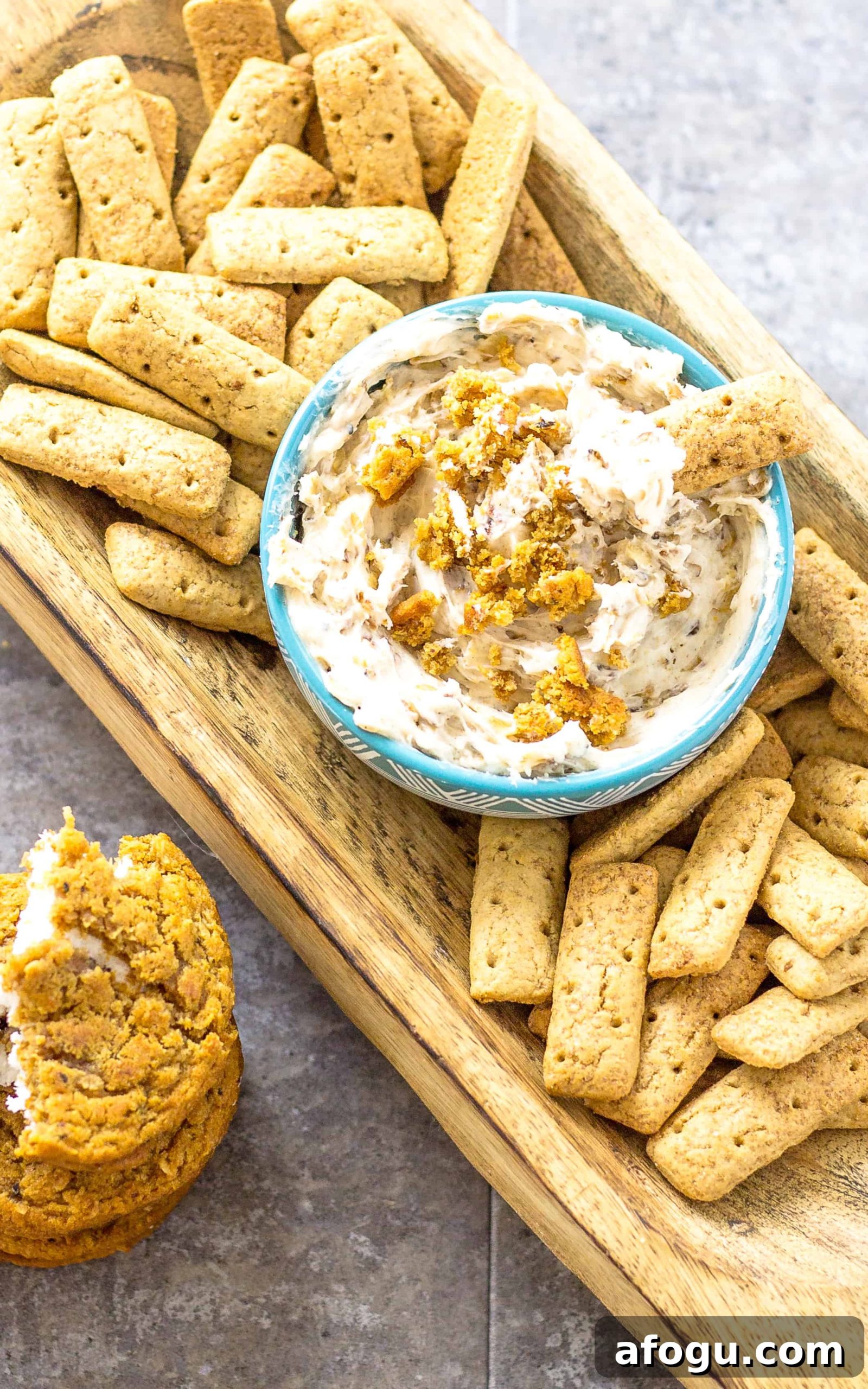 It is a childhood favorite that we can enjoy like adults - Oatmeal Cream Pie Dip | Take Two Tapas | #OatmealCreamPeDip #OatmealCreamPie #SweetDips #Dips