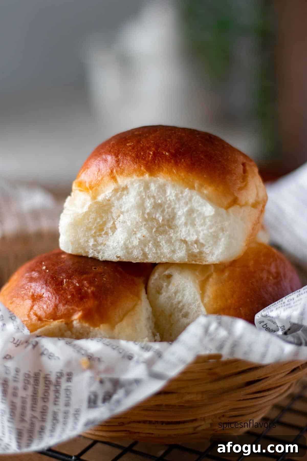 stacked dinner rolls 