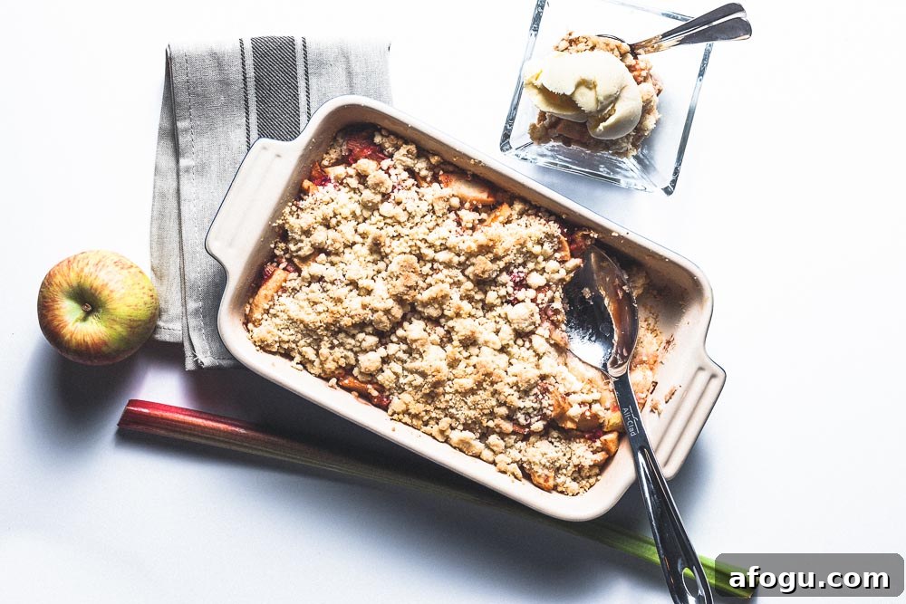 Apple-Rhubarb Crumble