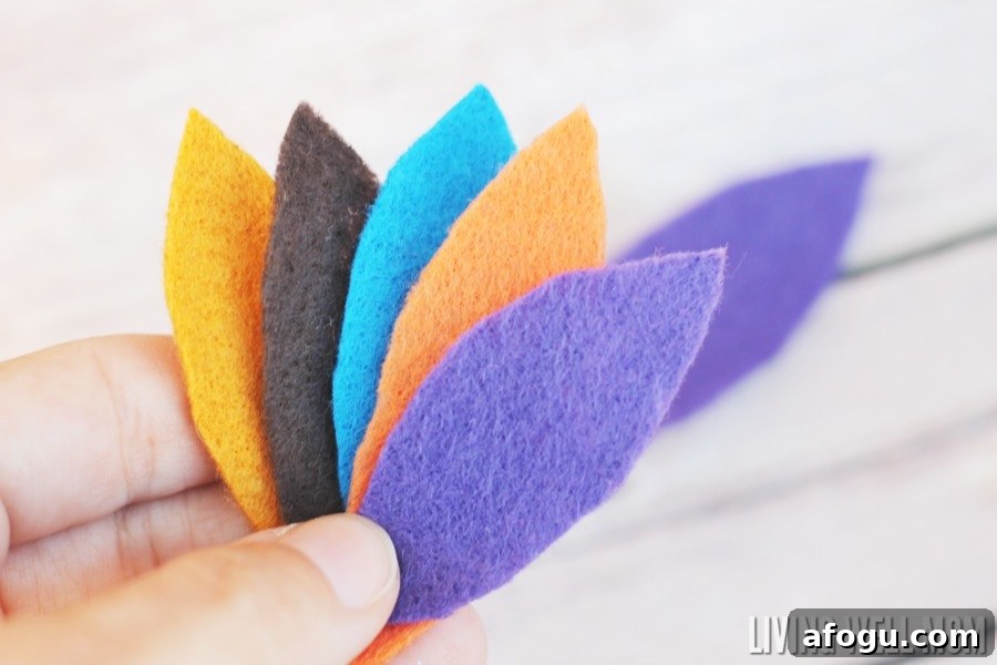 Turkey Pencils Craft for Kids - Kids will love crafting their own turkey pencils for Thanksgiving with this easy craft and when they’re finished, everyone can write what they are thankful for!