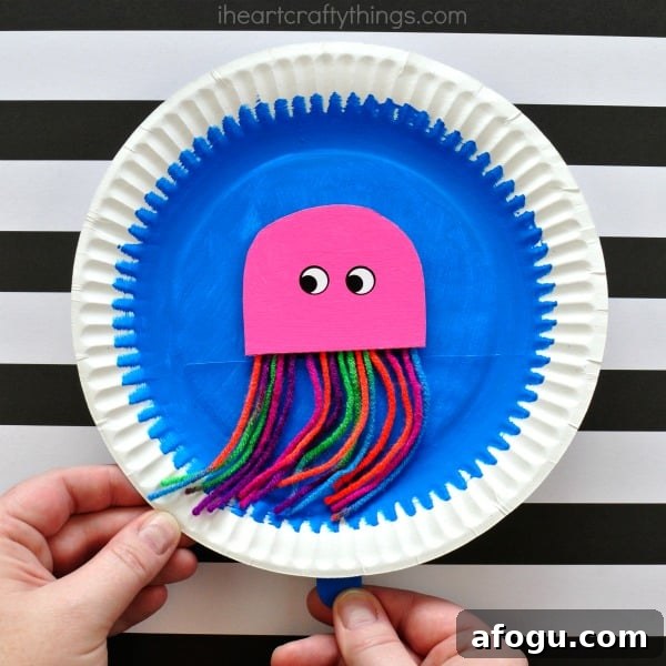 paper plate jellyfish craft with movable jellyfish