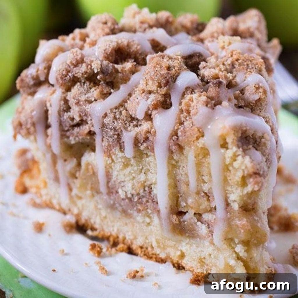 Cinnamon Apple Crumb Cake
