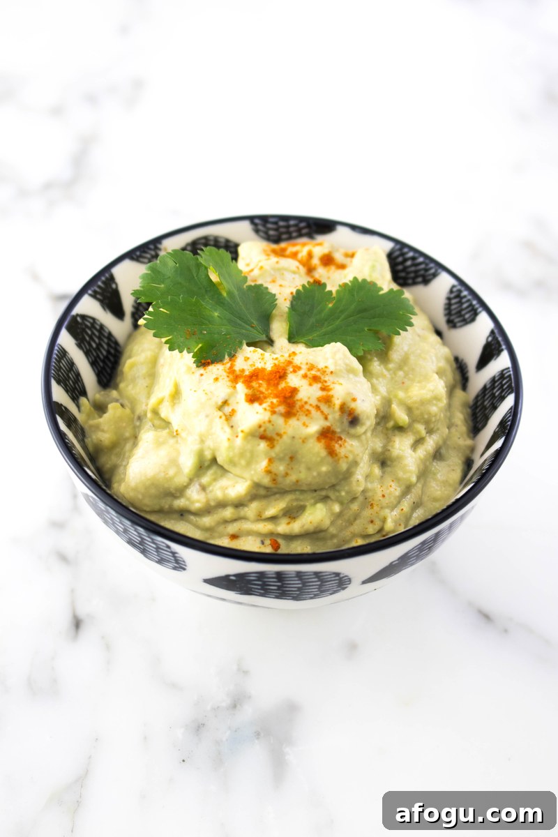 Healthy avocado hummus #avocado #hummus #vegetarian #glutenfree