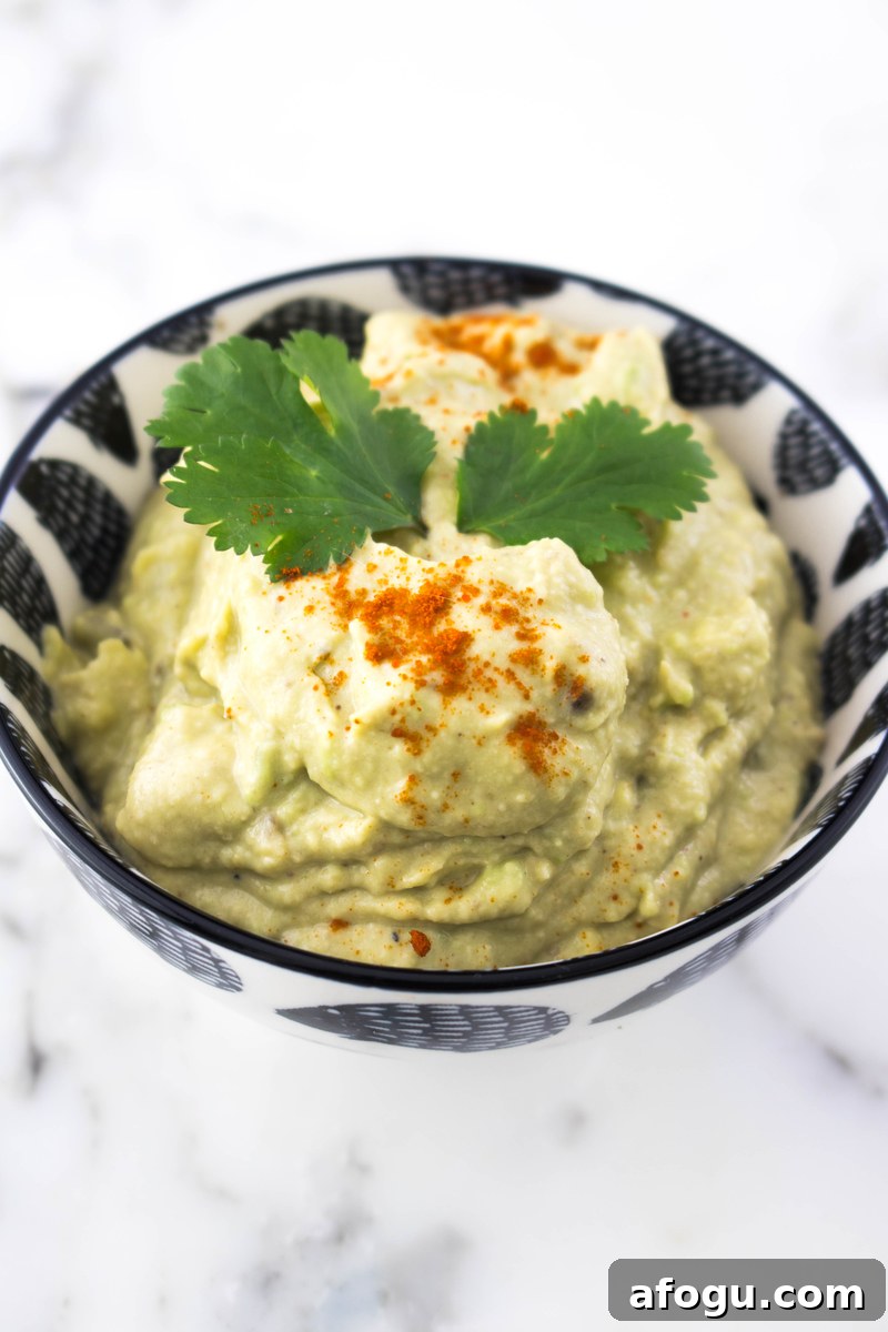 Healthy avocado hummus #avocado #hummus #vegetarian #glutenfree