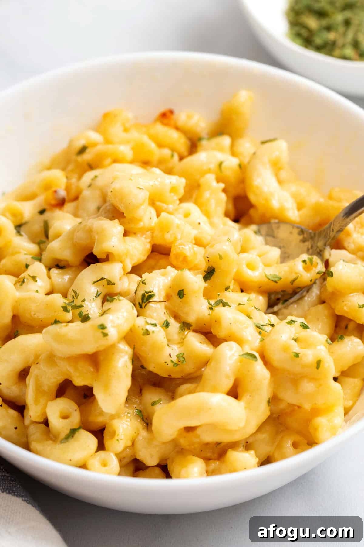 Copycat Cracker Barrel Mac and Cheese Recipe — Creamy Southern Style 3 close up image of a bowl of cracker barrel mac and cheese.